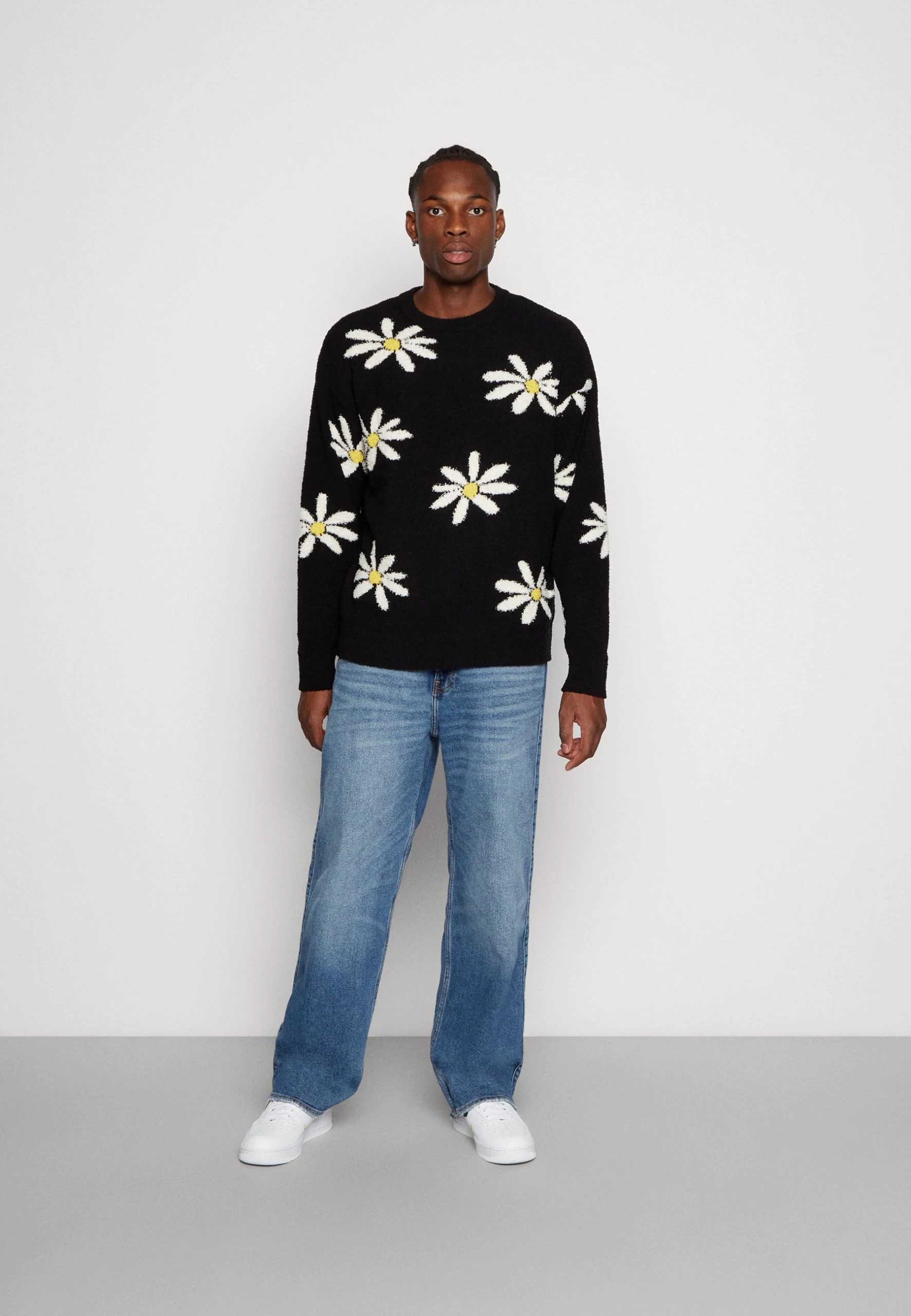 YOURTURN Pullover - Black 2 YOURTURN Pullover - Black – Image 2