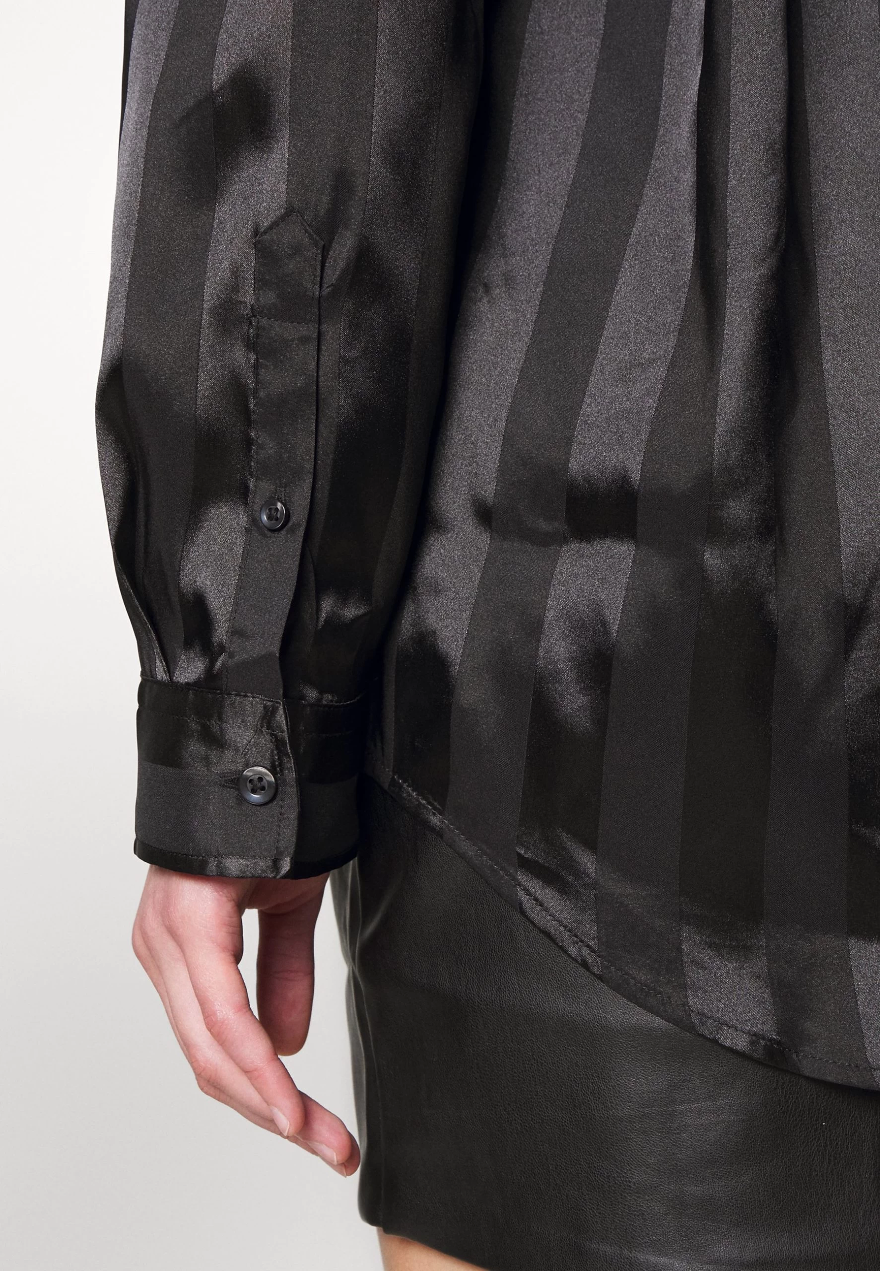 YOURTURN Festive Unisex - Chemise - Black 6 YOURTURN Festive Unisex - Chemise - Black – Image 6