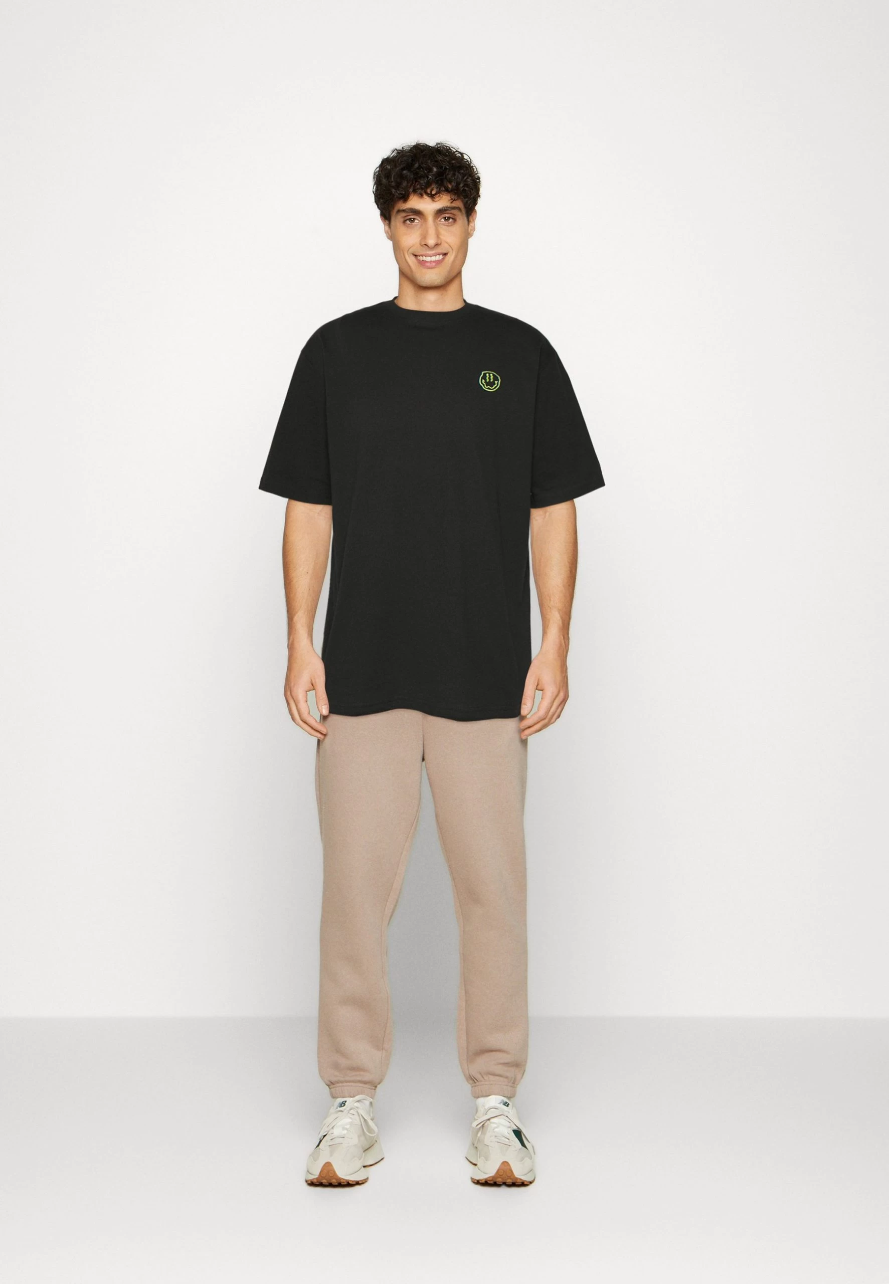 YOURTURN Unisex - T-Shirt Basique - Black 2 YOURTURN Unisex - T-Shirt Basique - Black – Image 2