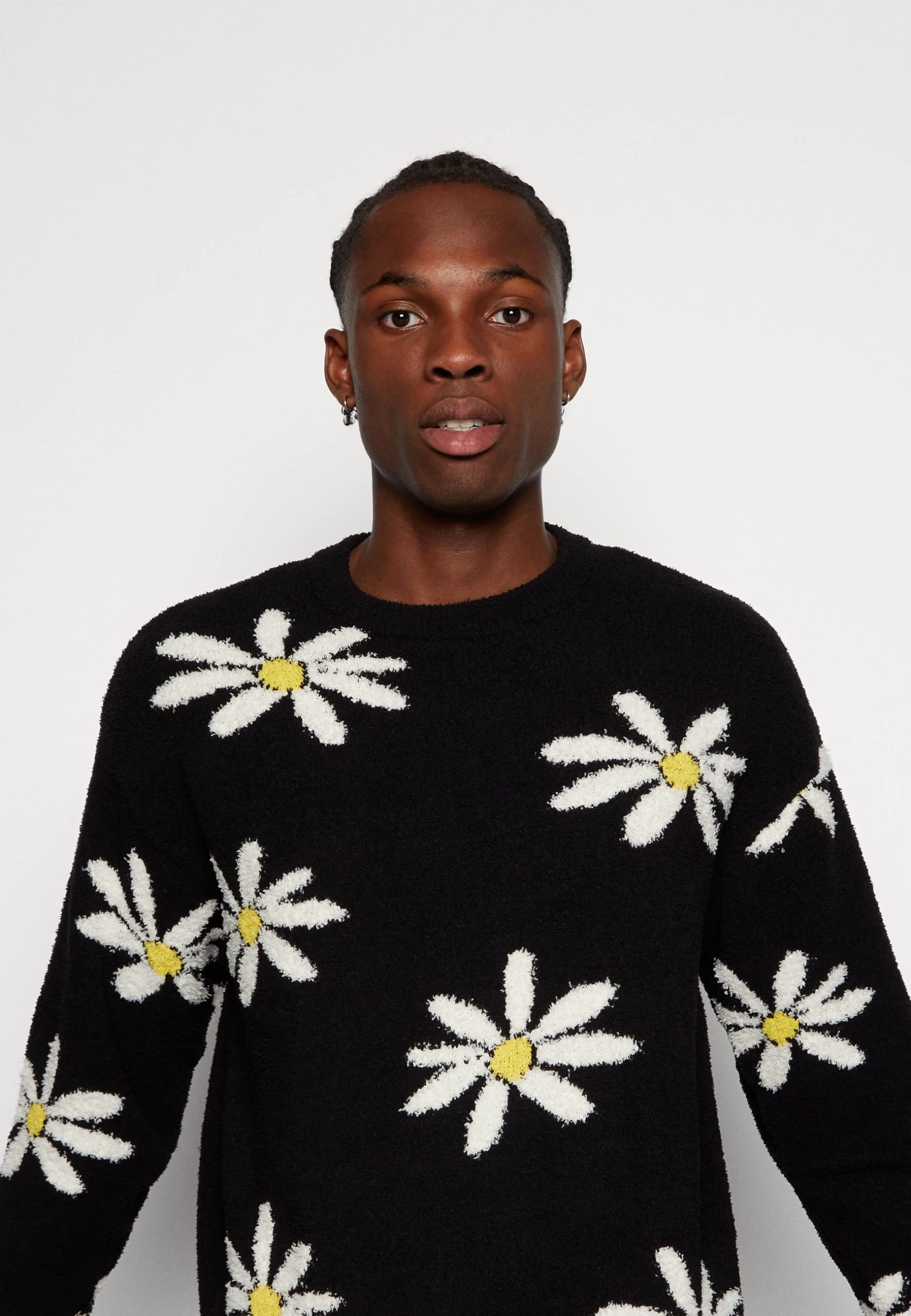 YOURTURN Pullover - Black 4 YOURTURN Pullover - Black – Image 4