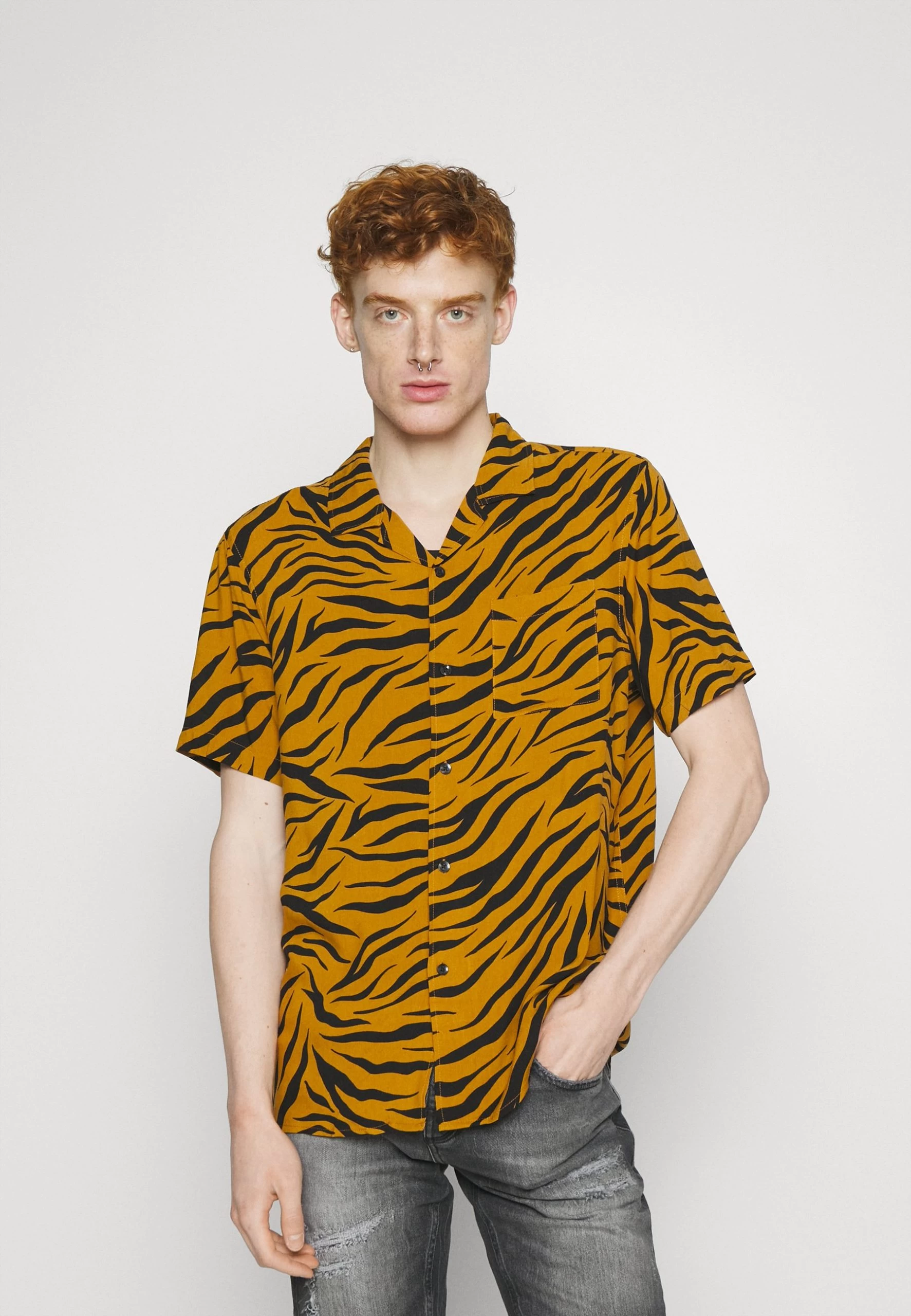 YOURTURN Genderless Resort - Chemise - Black 1 YOURTURN Genderless Resort - Chemise - Black