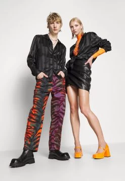 YOURTURN Festive Unisex - Chemise - Black 9 YOURTURN Festive Unisex - Chemise - Black -Mode-YOURTURN 46aef2ab5be6497c873b85860e84630f