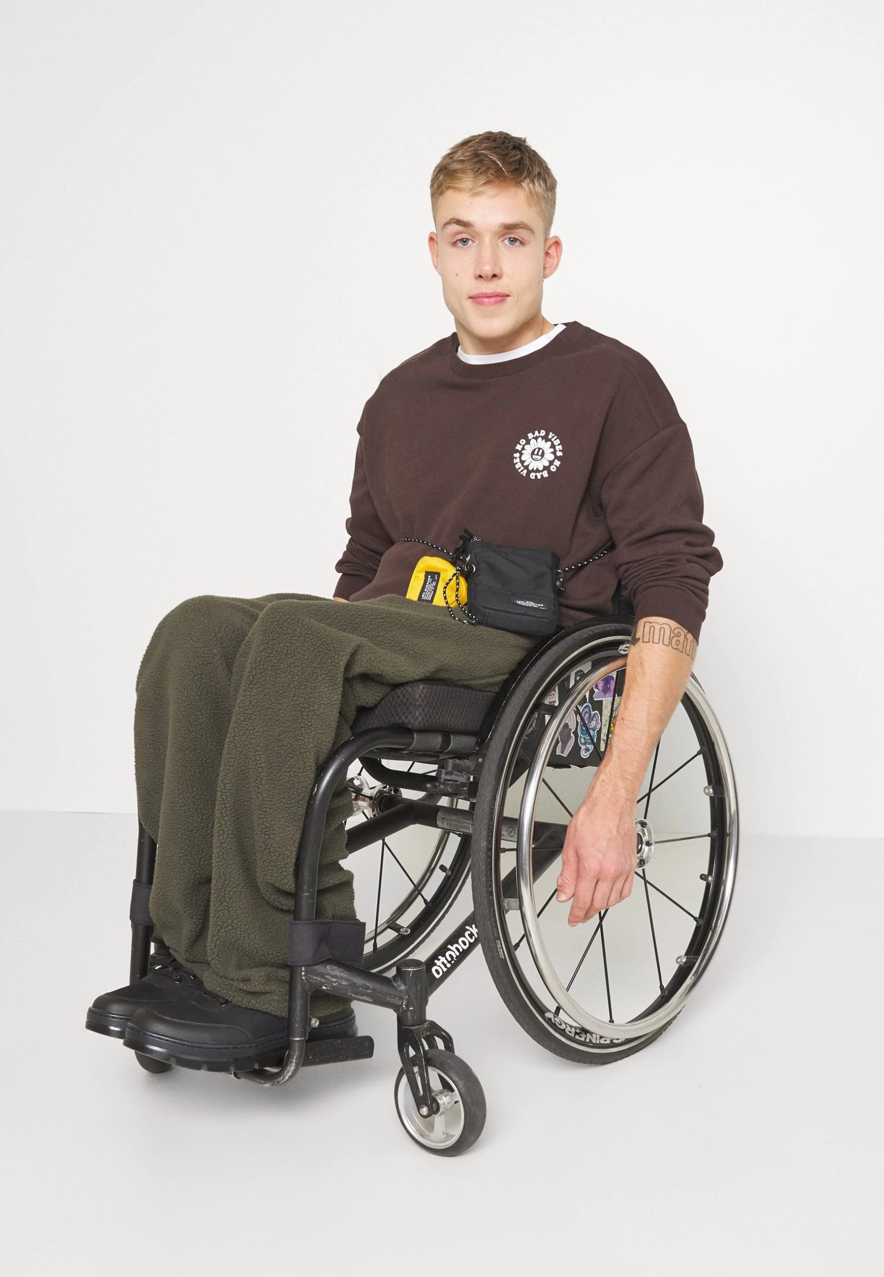 YOURTURN Unisex - Sweatshirt - Dark Brown 5 YOURTURN Unisex - Sweatshirt - Dark Brown – Image 5