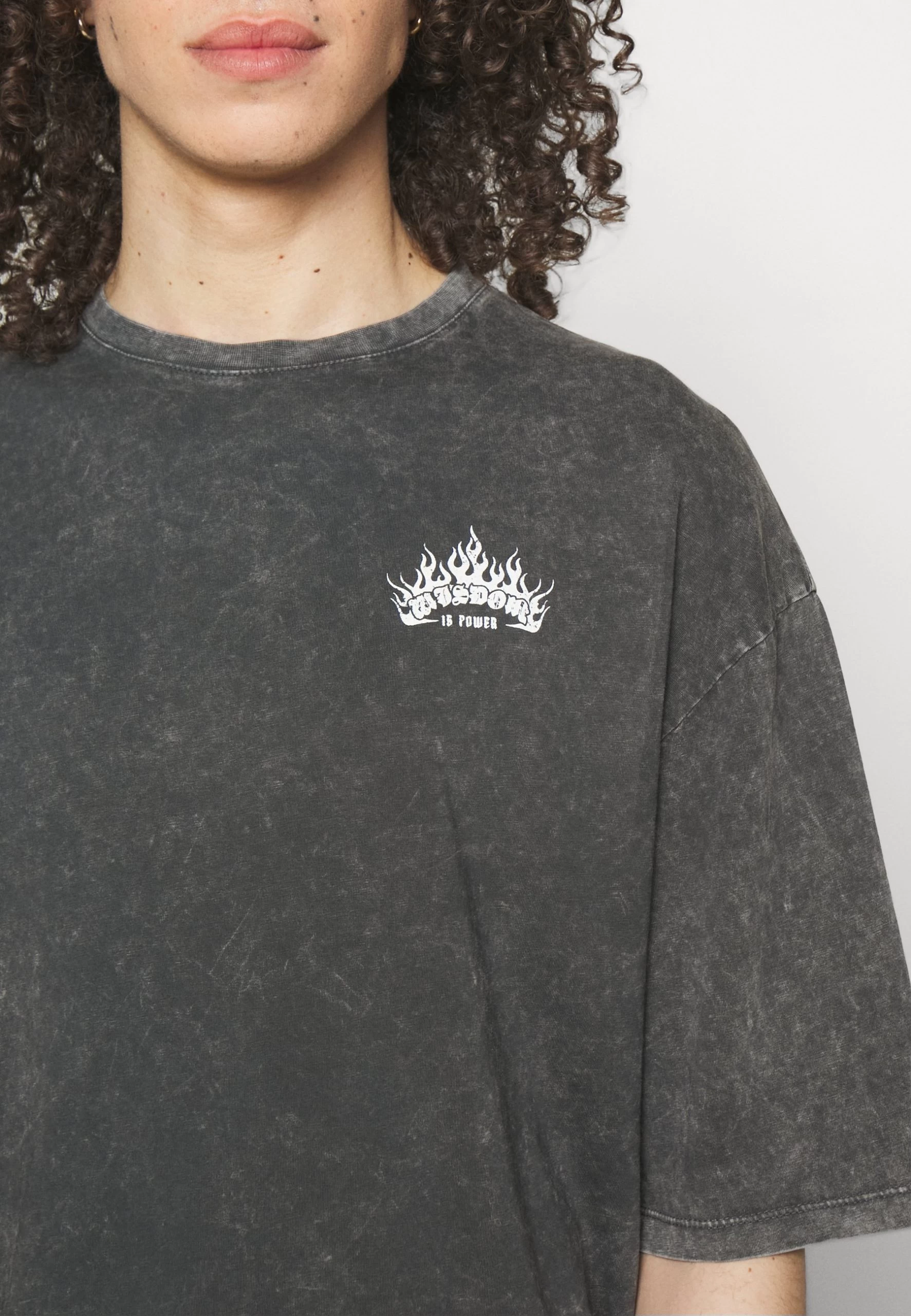 YOURTURN Skull Graphic Tee Unisex - T-Shirt Imprimé - Mottled Black 6 YOURTURN Skull Graphic Tee Unisex - T-Shirt Imprimé - Mottled Black – Image 6