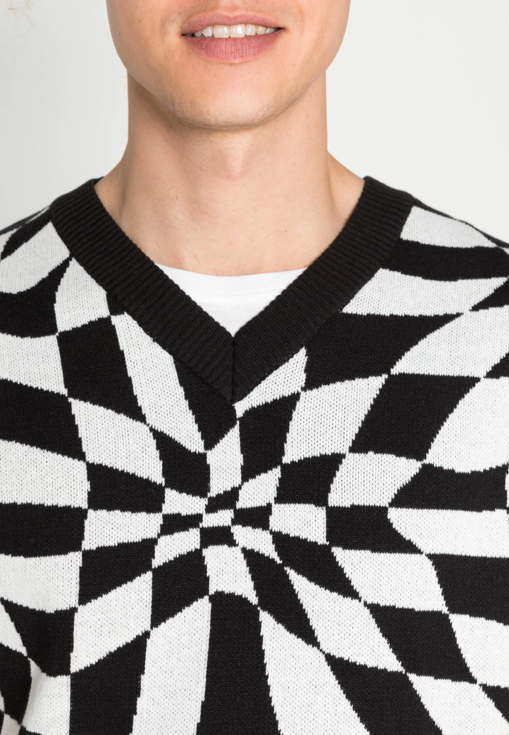 YOURTURN Distorted Check Vest Unisex - Pullover - Black/White 5 YOURTURN Distorted Check Vest Unisex - Pullover - Black/White – Image 5