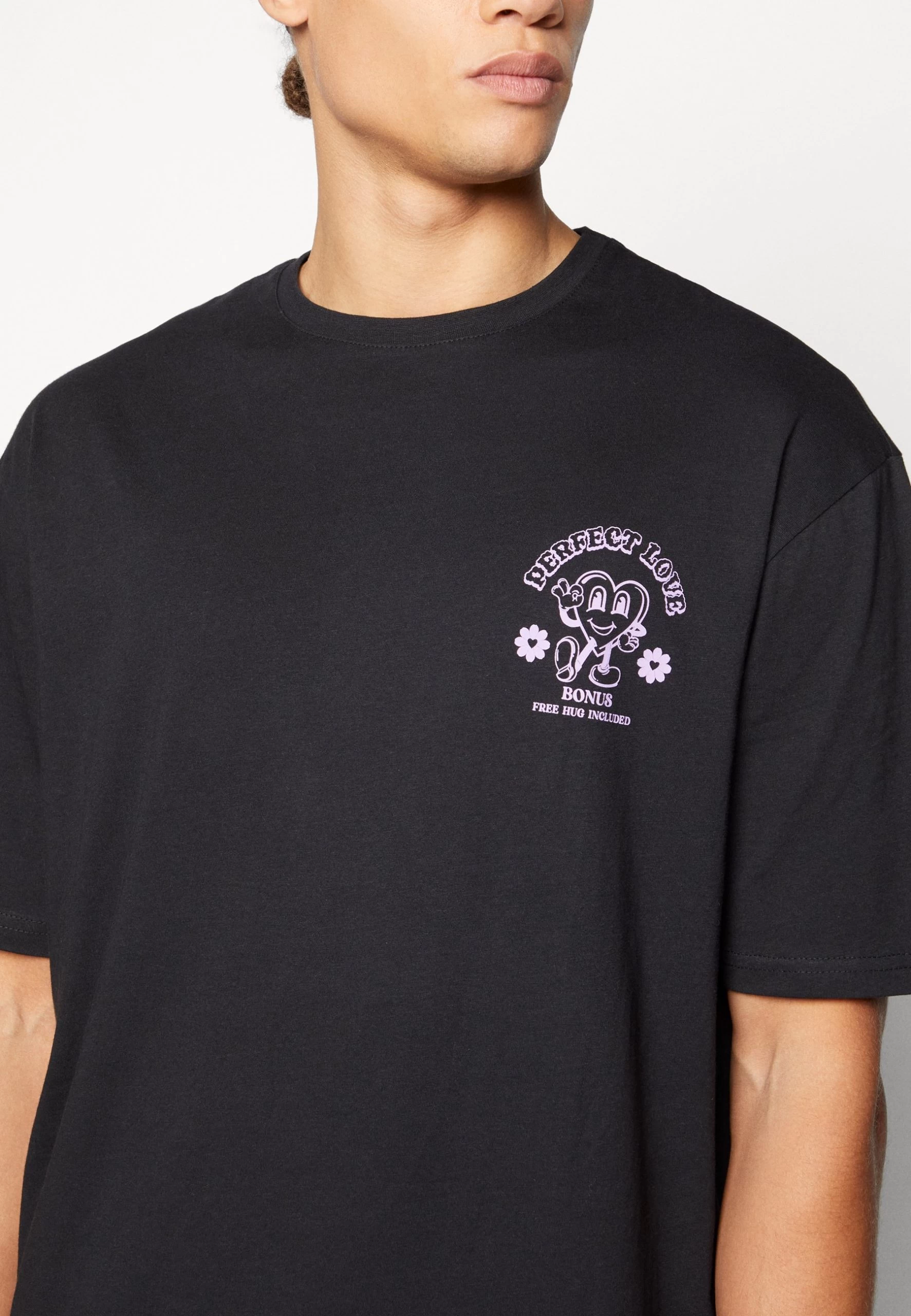 YOURTURN Heart Graphic Backprint Tee Unisex - T-Shirt Imprimé - Black 6 YOURTURN Heart Graphic Backprint Tee Unisex - T-Shirt Imprimé - Black – Image 6