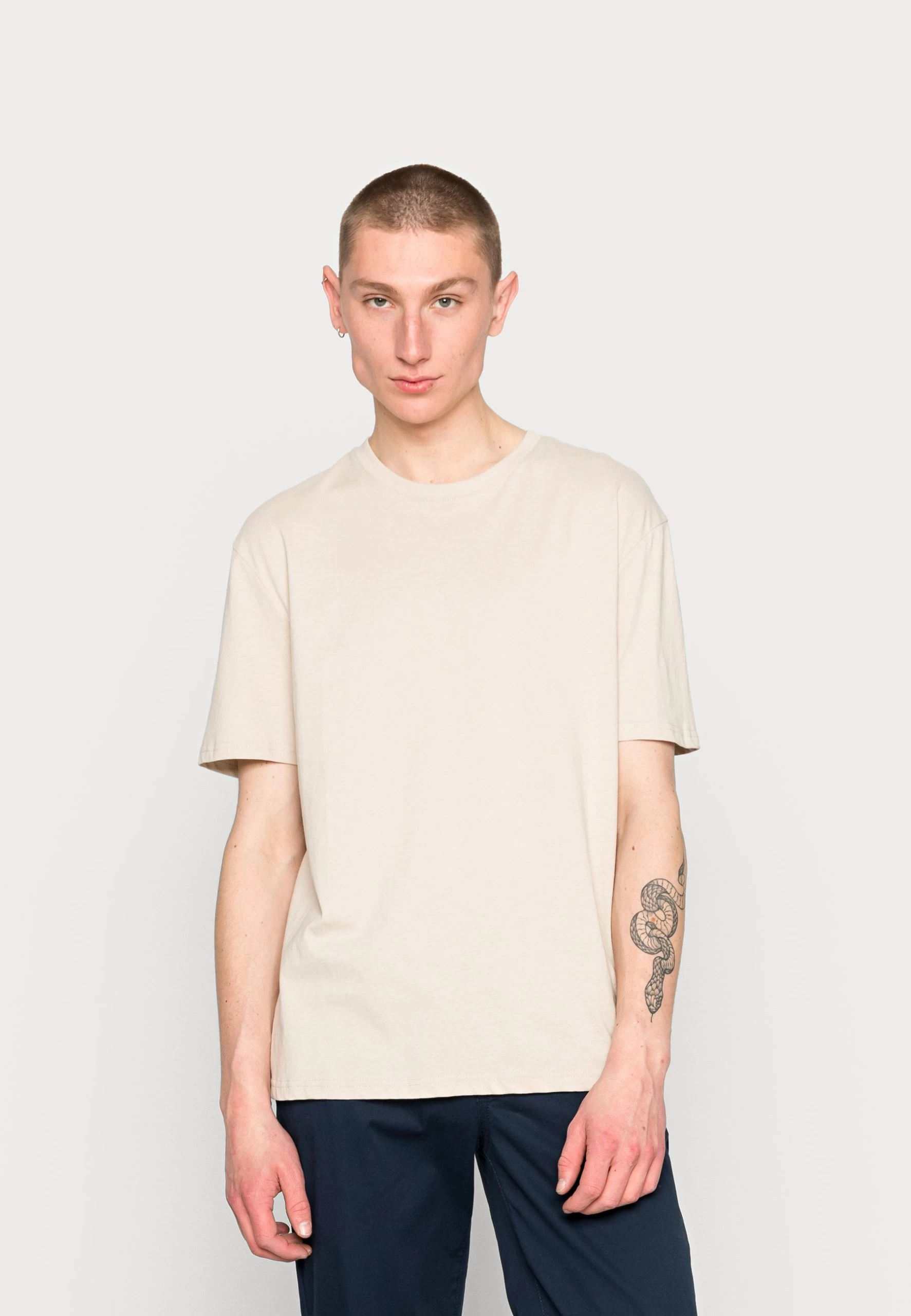 YOURTURN Unisex 5 Pack - T-Shirt Basique - Dark Grey/White/Beige 2 YOURTURN Unisex 5 Pack - T-Shirt Basique - Dark Grey/White/Beige – Image 2