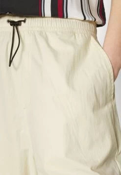 YOURTURN Genderless Parachute - Short - White -Mode-YOURTURN c4b7617e30964d8d94222559c32c9f62