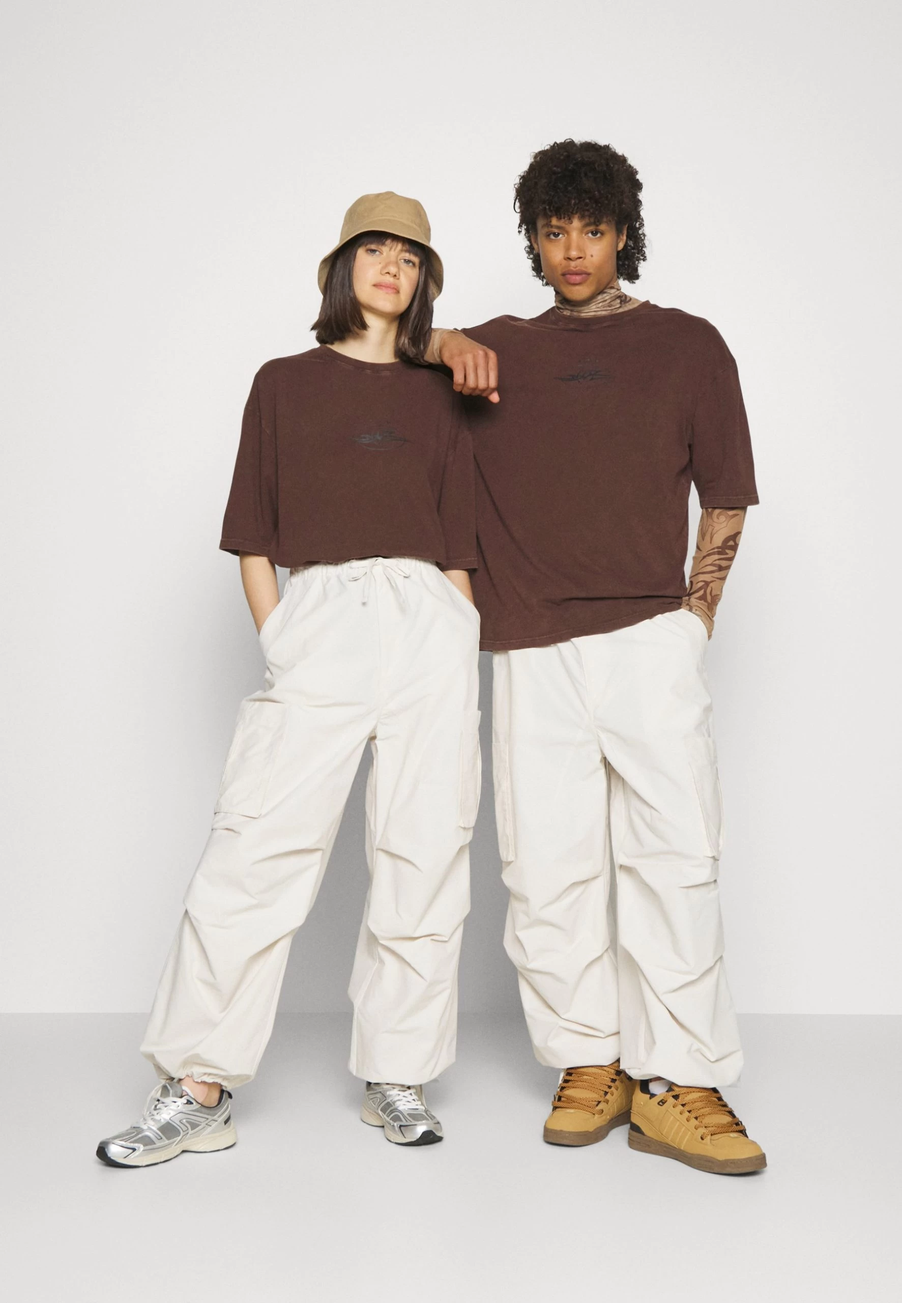 YOURTURN Unisex - T-Shirt Imprimé - Dark Brown 2 YOURTURN Unisex - T-Shirt Imprimé - Dark Brown – Image 2