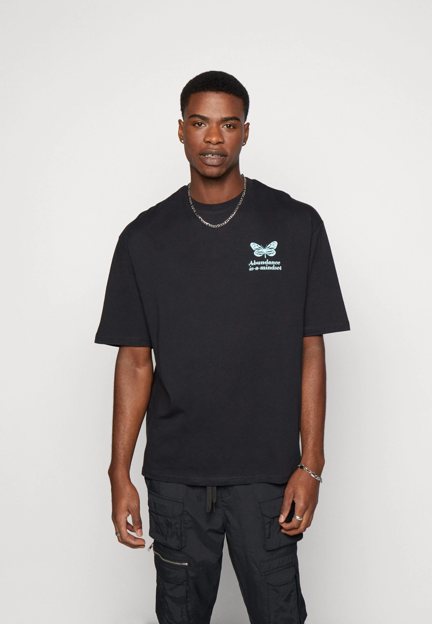 YOURTURN Chest Tee Unisex - T-Shirt Imprimé - 802 - Black 1 YOURTURN Chest Tee Unisex - T-Shirt Imprimé - 802 - Black